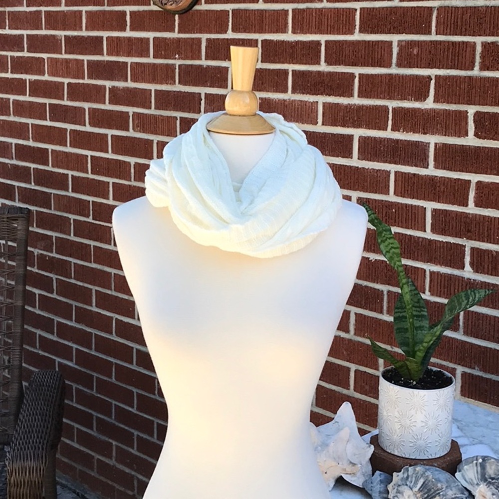NWT Infinity Knot Scarf Cream